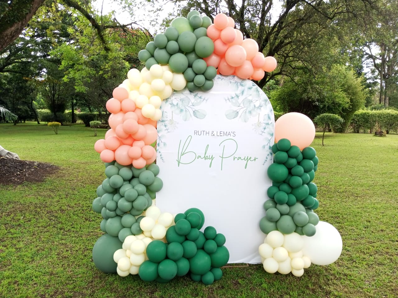 Baby shower décor