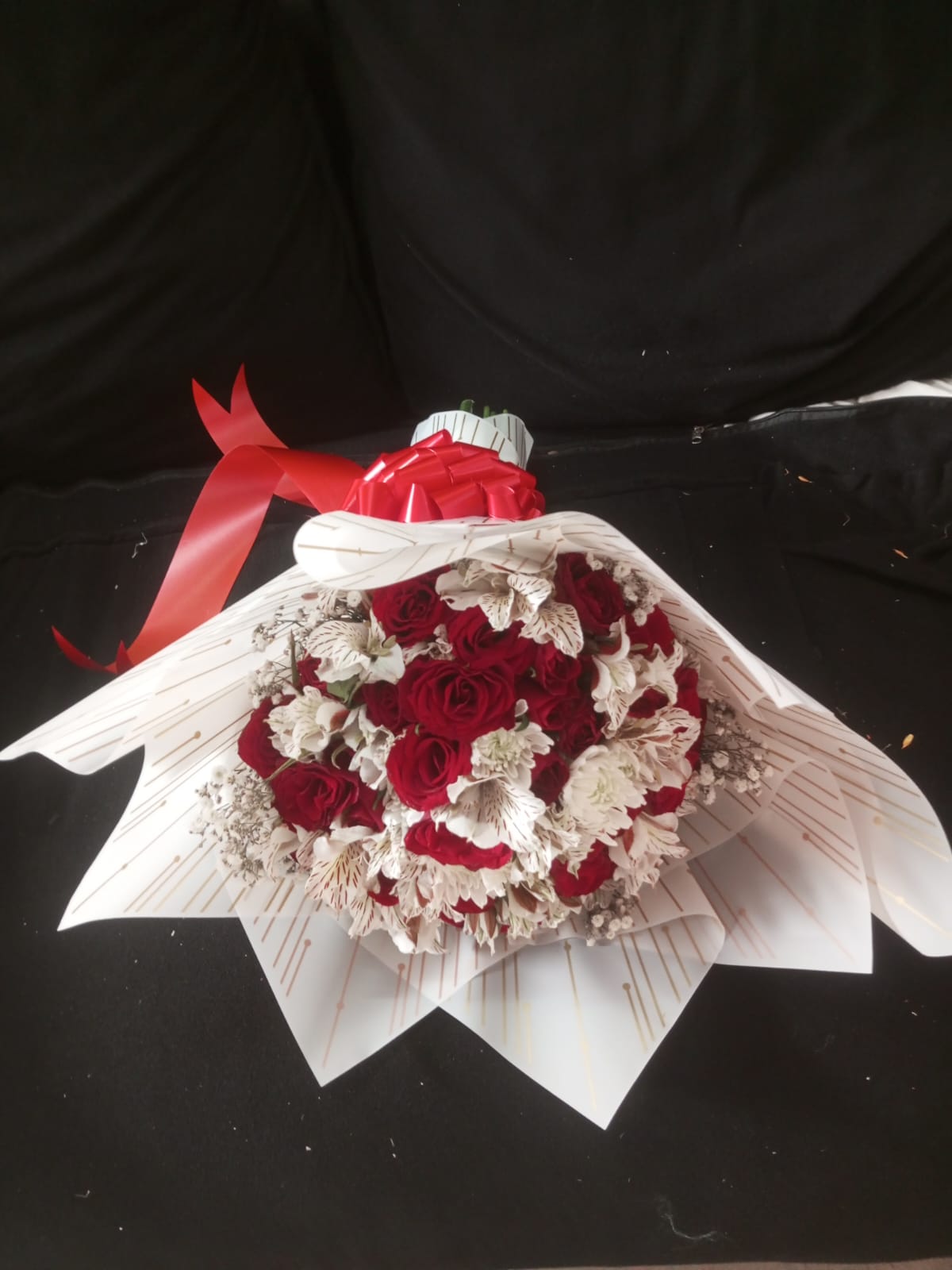 Money and flower bouquet by Leon Events