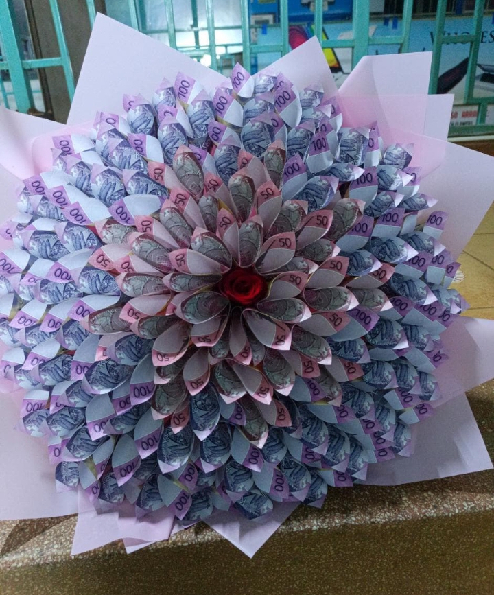 Money and flower bouquet by Leon Events
