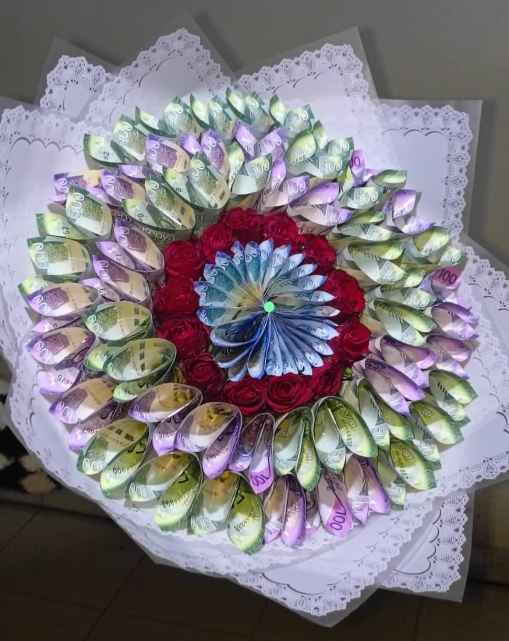 Money and flower bouquet by Leon Events