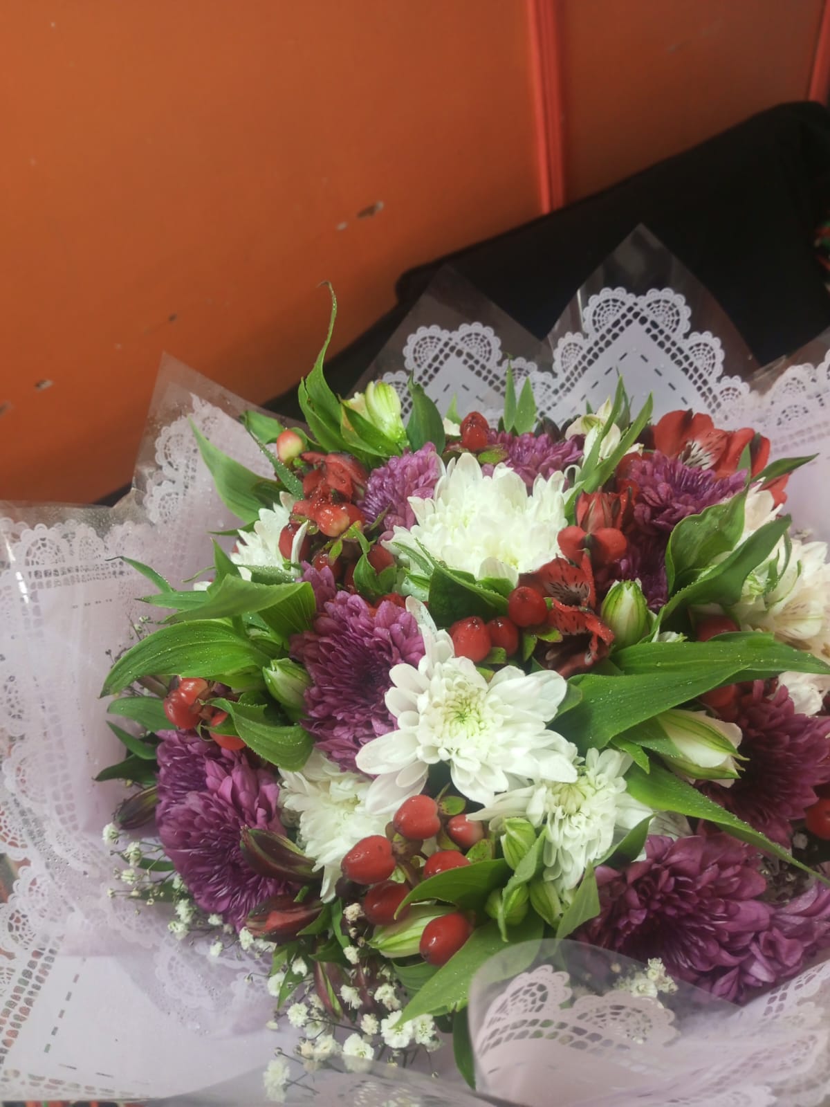 Money and flower bouquet by Leon Events