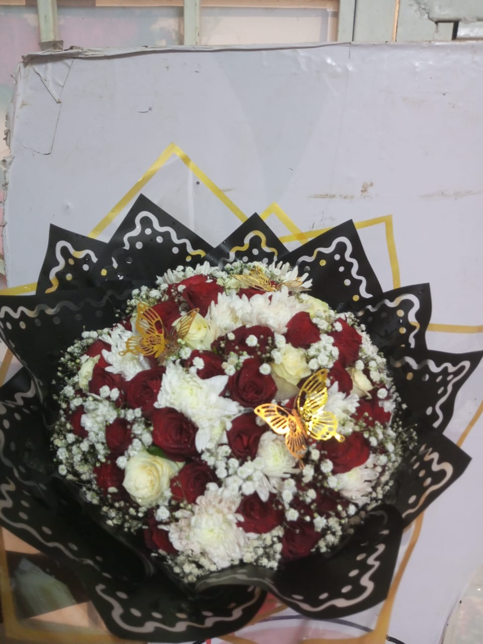 Money and flower bouquet by Leon Events