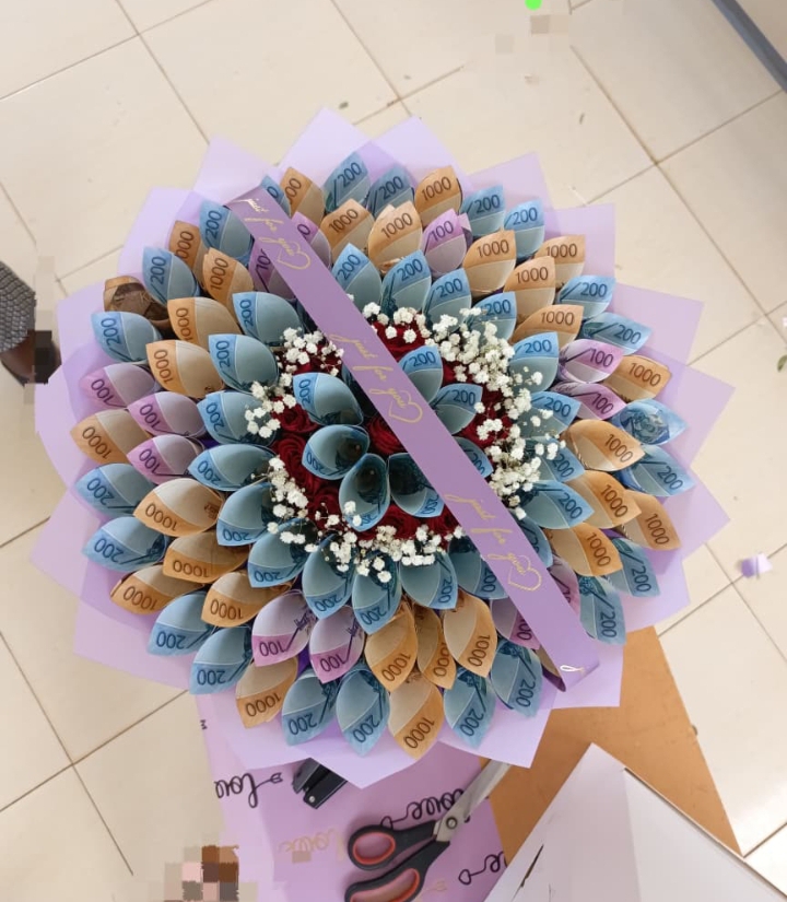 Money and flower bouquet by Leon Events