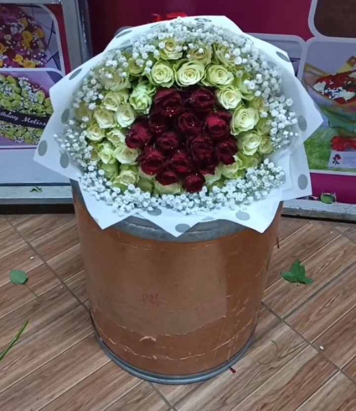 Money & Flower Bouquet