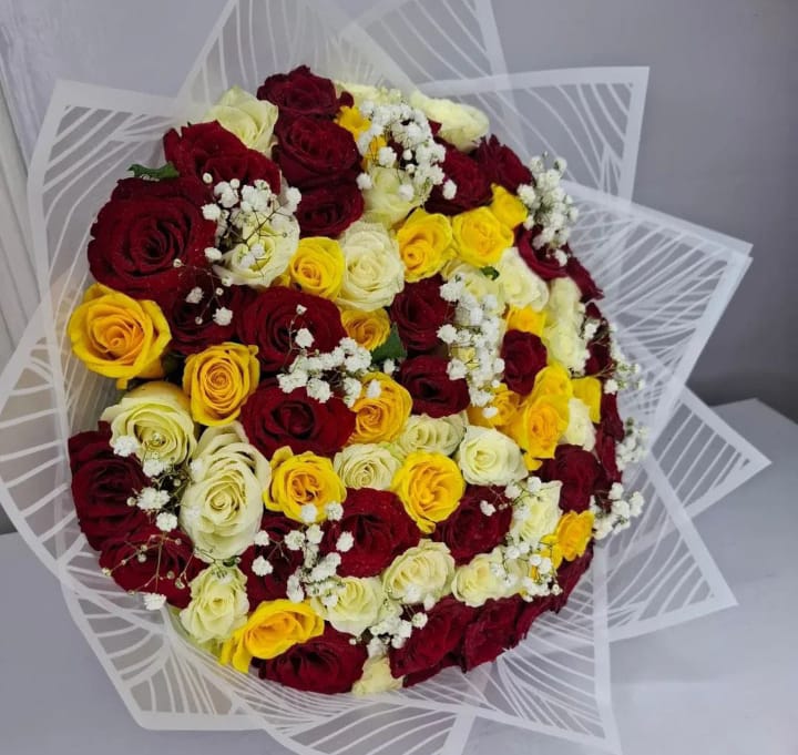 Money and flower bouquet by Leon Events