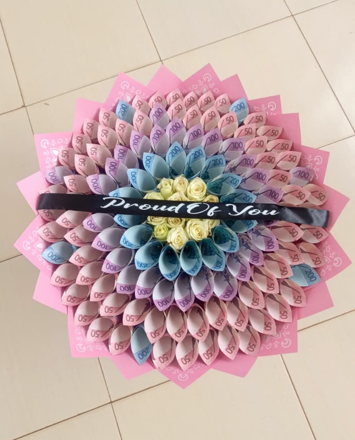 Money and flower bouquet by Leon Events